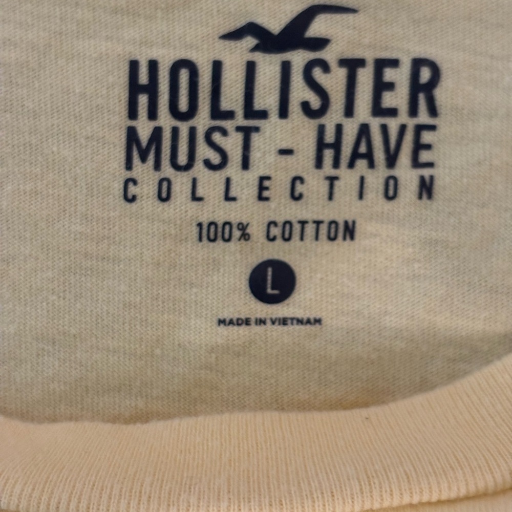 Hollister Men's Light Yellow Short Sleeve Tee - Picture 2 of 7